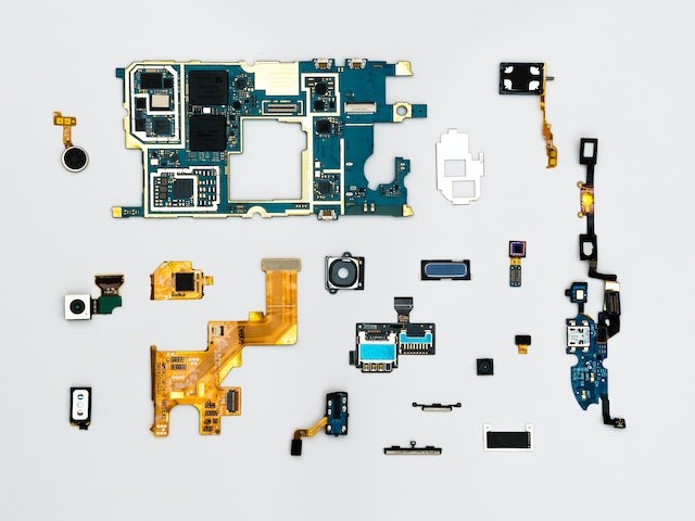 This is an image of robots found in an article about the revolution of miniature robots in engineering. | Aumic Engineering.